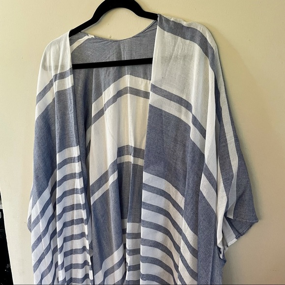 Isaac Mizrahi Gray and White Stripe Kimono - Picture 12 of 14